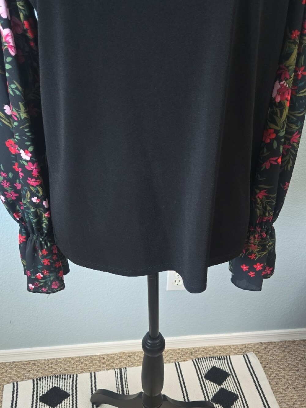 CECE Floral Print Long Sleeve Mixed Media Mock Neck Knit Top Sz Medium Black - Picture 4 of 10